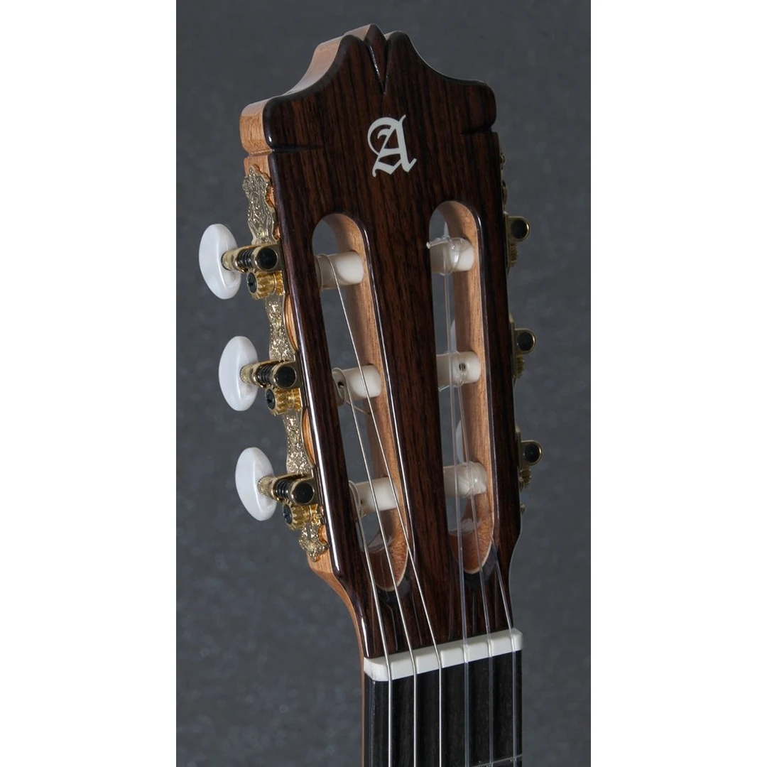 Классическая гитара Alhambra 7P